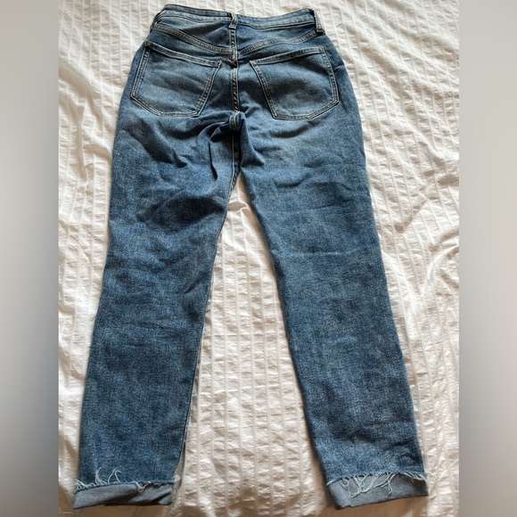 Old Navy Women’s Distressed Mom Jeans - Picture 4 of 7